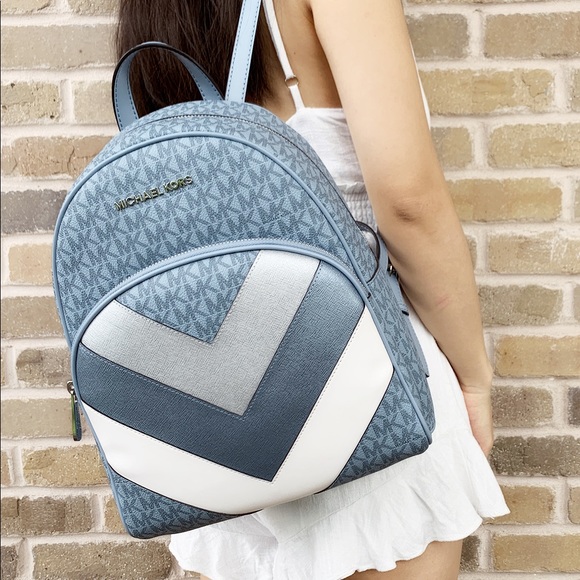 ‼️SALE‼️👜💕Michael Kors Backpack & Wallet SET - Picture 2 of 8